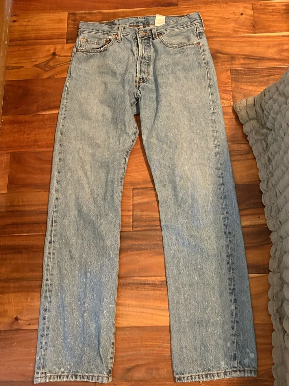 Vintage Levi’s 501  W32 L32 Light Wash Button Fly Distressed Paint Splat 324